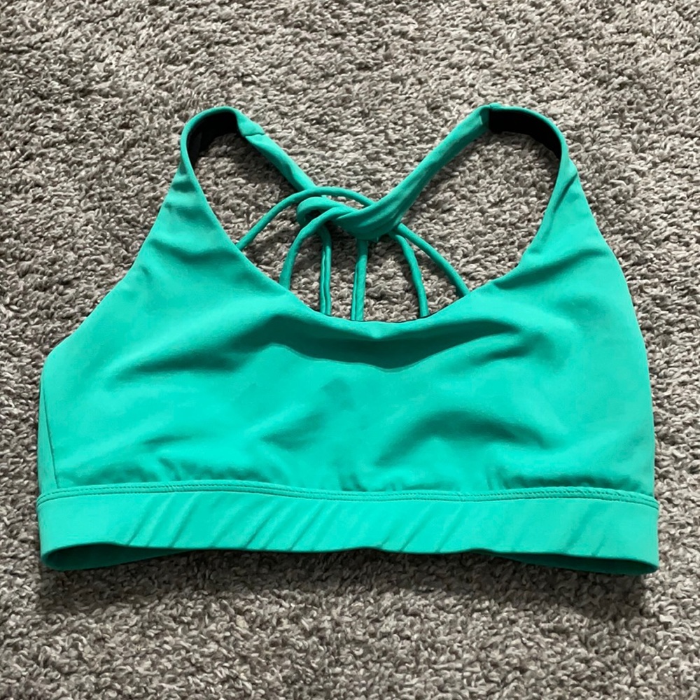 Cute green sports bra!